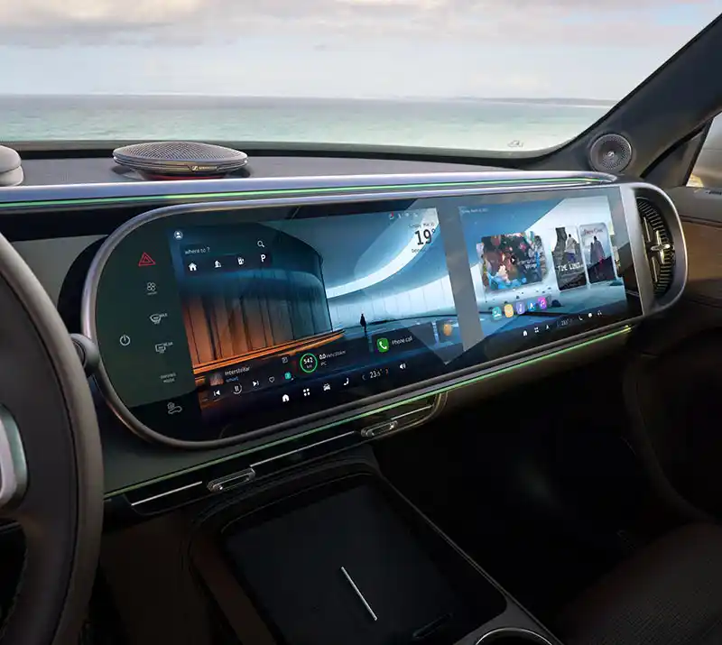Close up of the large centre touchscreen on a smart #5 electric SUV